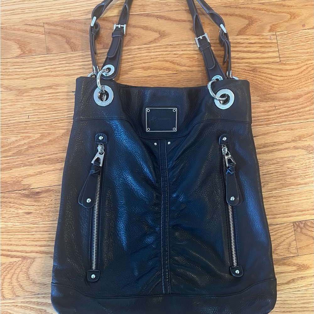 B. Makowsky Black Shoulder Bag with Structured Design